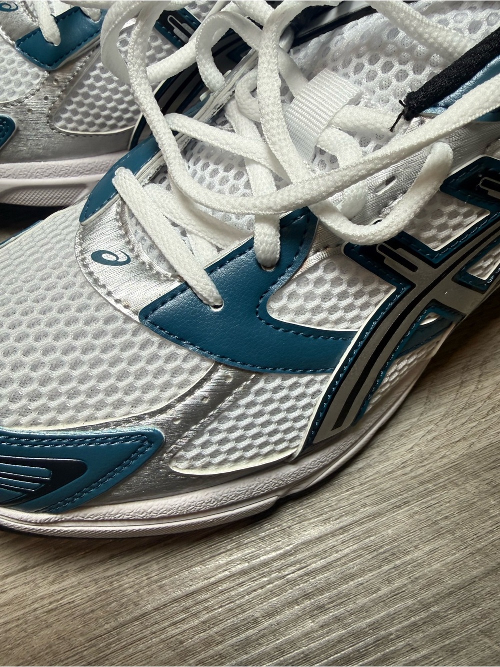 Asics White and Teal Men's Athletic Shoes - Picture 4 of 9